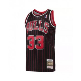 Men's Chicago Bulls Scottie Pippen #33 Mitchell & Ness Black Hardwood Classics 95-96 Swingman Jersey